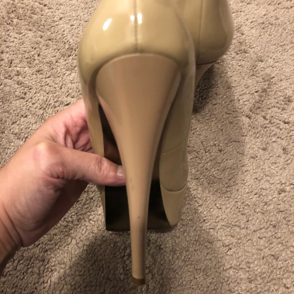 Beige high heels softly used - Picture 5 of 6
